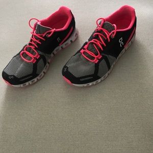 On Cloud women’s size 8W worn once